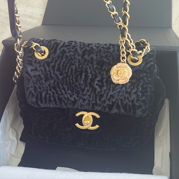 SOLD Classic Flap 2021 Cruse Collection Black & Gold Velvet Bag - Picture 6 of 16